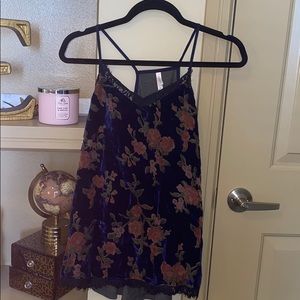 Floral velvet top